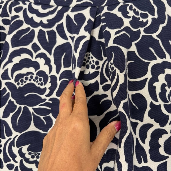 Boden Navy/ Ivory Stretchy Cotton Knit A-Line Mini Skirt. Inverted Front Pleat - Picture 6 of 15